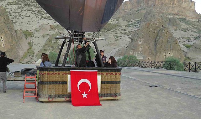 Soğanlı'da balonlar 19 Mayıs için Türk bayraklarıyla havalandı