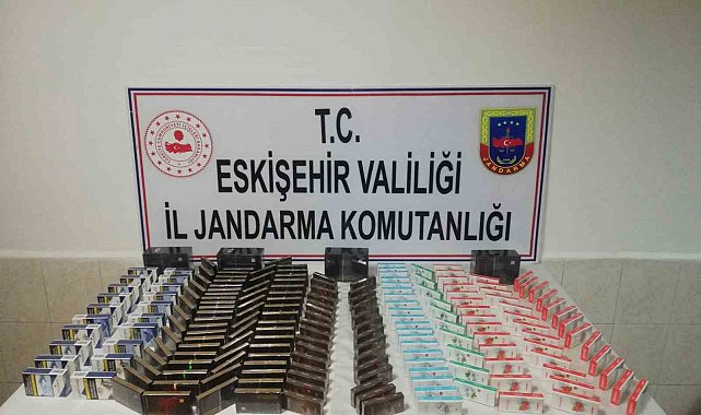Şüpheli şahsın aracında 227 paket kaçak sigara bulundu