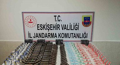 Şüpheli şahsın aracında 227 paket kaçak sigara bulundu
