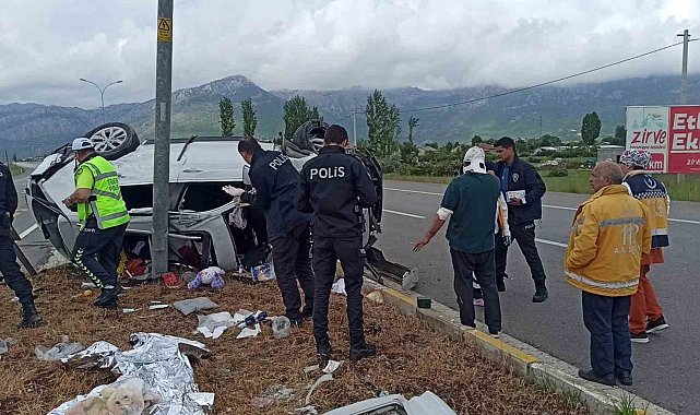 Takla atarak hurdaya dönen otomobilden aynı aileden 5 kişi yaralandı