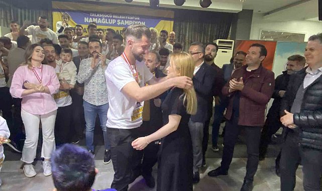 Talasgücü Belediyespor şampiyonluğu kutladı