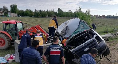 Tarım işçilerini taşıyan minibüs devrildi: 1 ölü, 8 yaralı