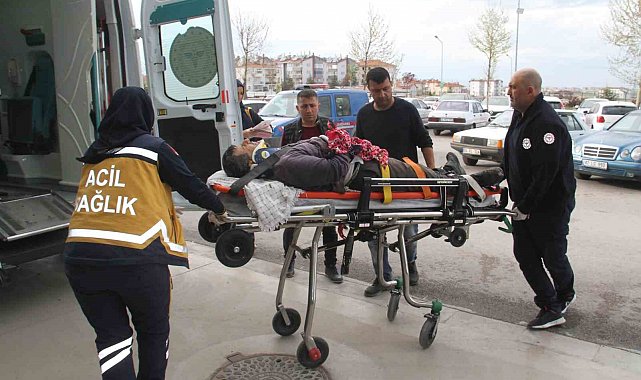 Taşlama makinesiyle çalışırken karnını ve kolunu kesen hastanelik oldu
