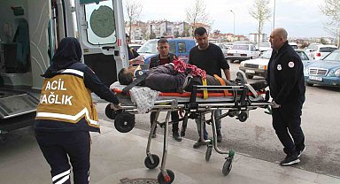 Taşlama makinesiyle çalışırken karnını ve kolunu kesen hastanelik oldu