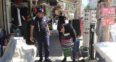 Toroslar zabıtasından yol ve kaldırım işgaline karşı denetim
