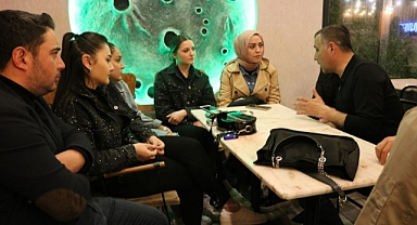 Ünüvar'ın kahve davetini gençler karşılıksız bırakmadı