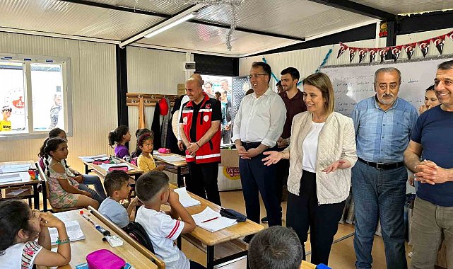 Vali Becel ve Başkan Savran, depremzede çocuklarla bir araya geldi