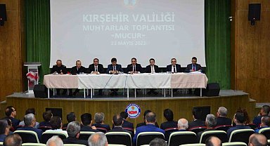 Vali Buhara muhtarları dinledi