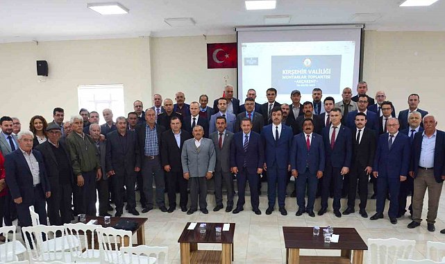 Vali Mete Buhara, Akçakent ve Çiçekdağı'nda muhtarları dinledi