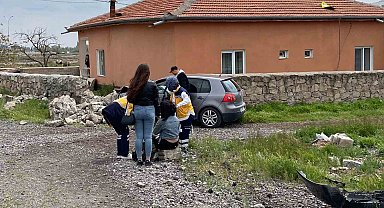 Virajı alamayan otomobil evin duvarına çarptı: 3 yaralı