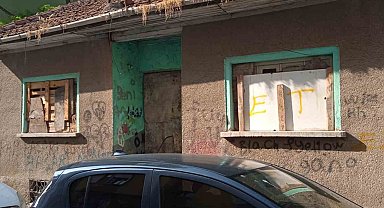 Virane evler vatandaşları tedirgin ediyor