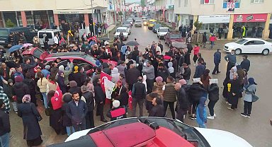 Yağmurun altında saatlerce TOGG'u beklediler