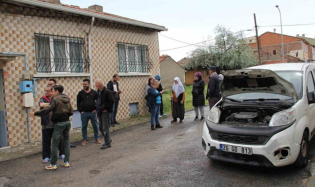 Yıldırım düşen mahalledeki 100 evde beyaz eşyalar kullanılamaz hale geldi