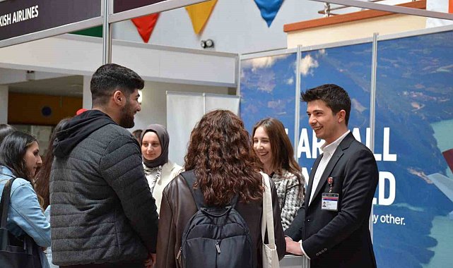 Yoğun ilgi gören İKAF'23'ün ilk günü tamamlandı