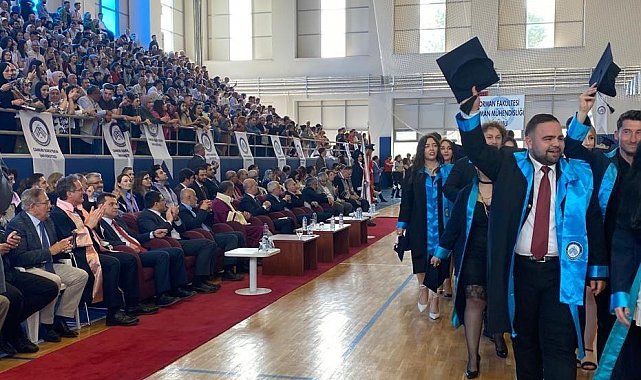 YÖK Başkanı Özvar, Çankırı'da üniversite öğrencilerinin mezuniyet heyecanına ortak oldu