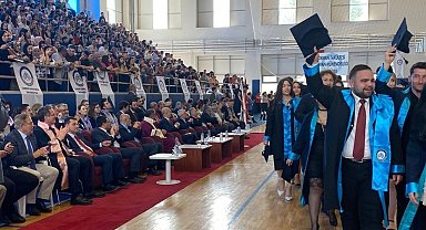 YÖK Başkanı Özvar, Çankırı'da üniversite öğrencilerinin mezuniyet heyecanına ortak oldu