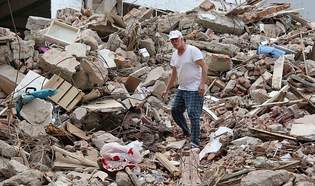 24 yılda iki kez evi yıkıldı