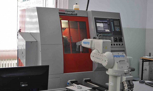 'Karanlık Fabrika' yapan liseli öğrenciler iş kazalarının önüne geçecek