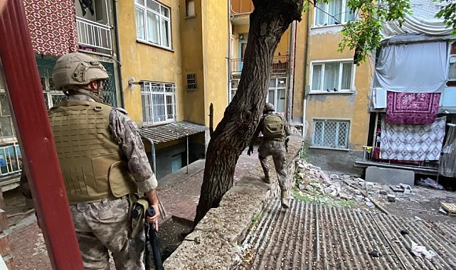 'Yüzüncü Yıl Operasyonu'nda uyuşturucu tacirlerine eş zamanlı baskın