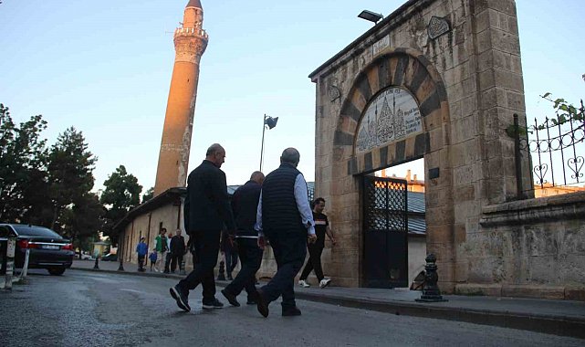 830 yıllık camide Kurban Bayramı namazı kılındı