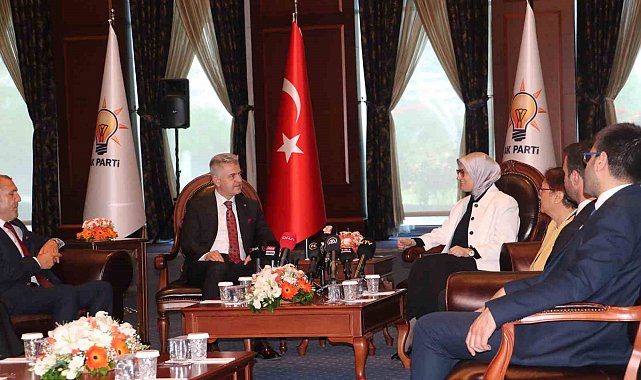 AK Parti heyeti, CHP heyeti ile bayramlaştı