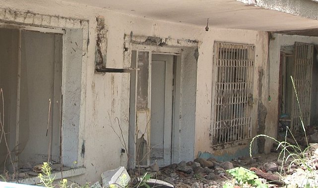 Ankara'da istinat duvarı gecekondu üzerine çöktü, aile şans eseri kurtuldu