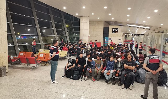 Ankara'dan 136 düzensiz Afgan göçmen ülkelerine yollandı