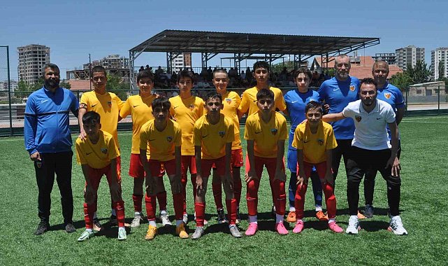 Arda Yiğit Oflaz sezonu 32 golle tamamladı