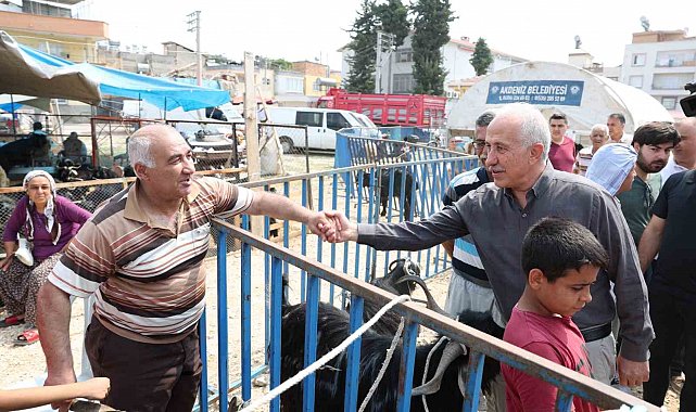 Başkan Gültak vatandaşlarla bayramlaştı