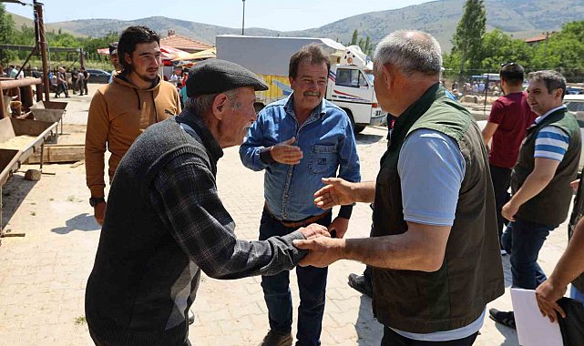 Başkan Öztürk, Kurban Pazarı'nı Ziyaret Etti