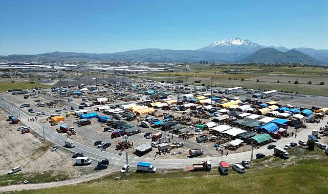 Başkan Palancıoğlu kurban pazarını inceledi, büyükbaş pazarlığı yaptı