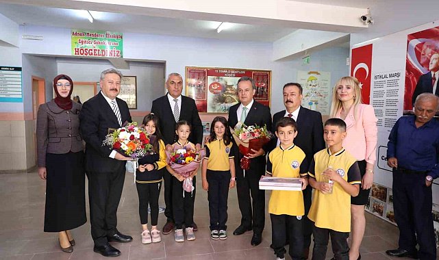 Başkan Palancıoğlu, minik öğrencilerin karnelerini verdi