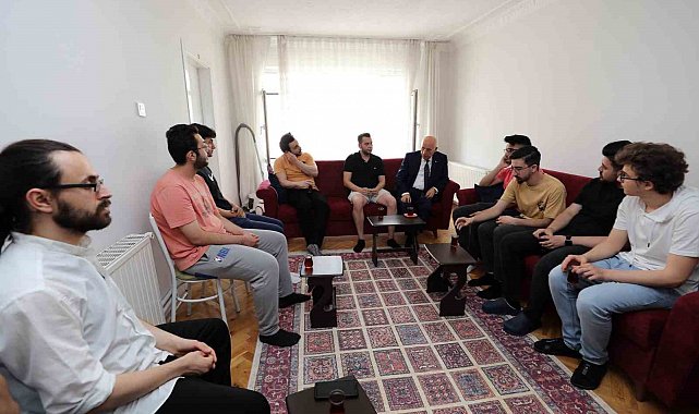 Başkan Yaşar'dan Rasim'e doğum günü sürprizi