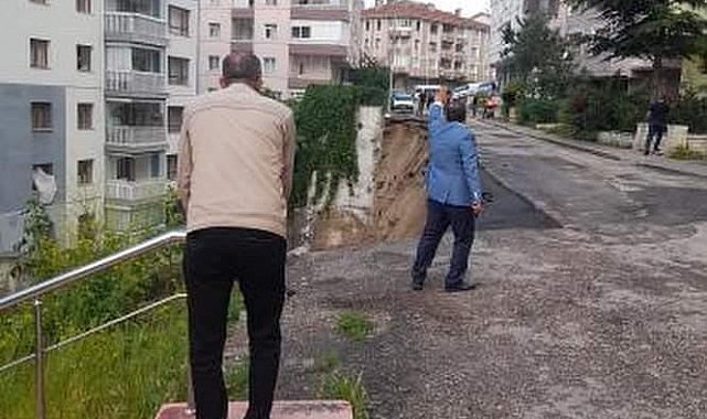 Başkentte sağanak nedeniyle yeni onarılan yol çöktü