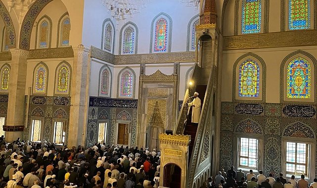 Başkentte vatandaşlar bayram namazı için camileri doldurdu
