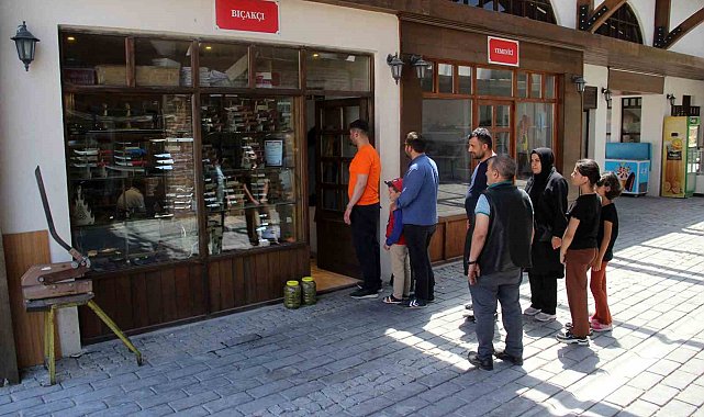 Bıçakçılarda arife yoğunluğu, bıçakçıların önü doldu taştı