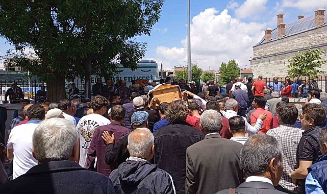 Boşanma aşamasındaki kocası tarafından öldürülen doktor son yolculuğuna uğurlandı