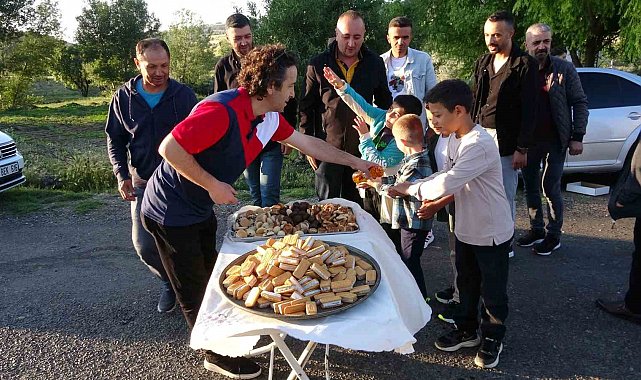Bu köyde yarım asırdır toplu bayramlaşma geleneği sürdürülüyor