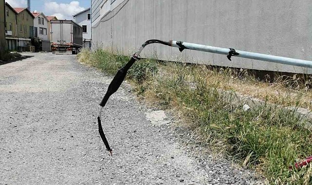 Çalınan telefon ve internet kabloları esnafı iletişimsiz bıraktı