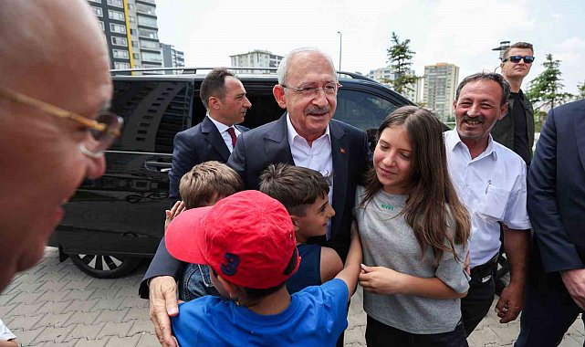CHP Lideri Kılıçdaroğlu, Babalar Günü dolayısıyla deprem bölgesini ziyaret etti