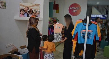 Çocukların bayramlıkları Mersin Büyükşehir Belediyesinden