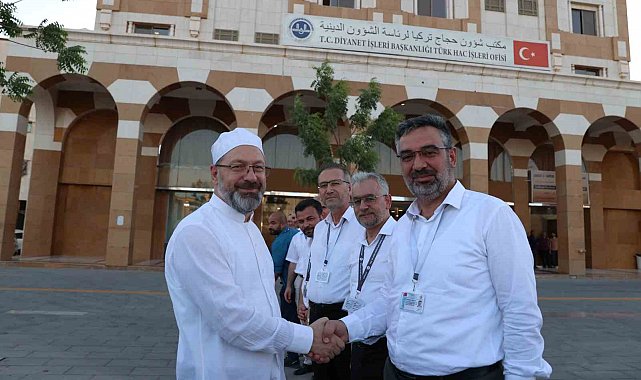 Diyanet İşleri Başkanı Erbaş, Medine'de Türk Hac İşleri Ofisi'ni ziyaret etti