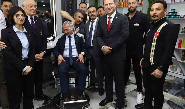 Dünyanın gözdesi Türk berberlerden Paraguaylı meslektaşlarına eğitim