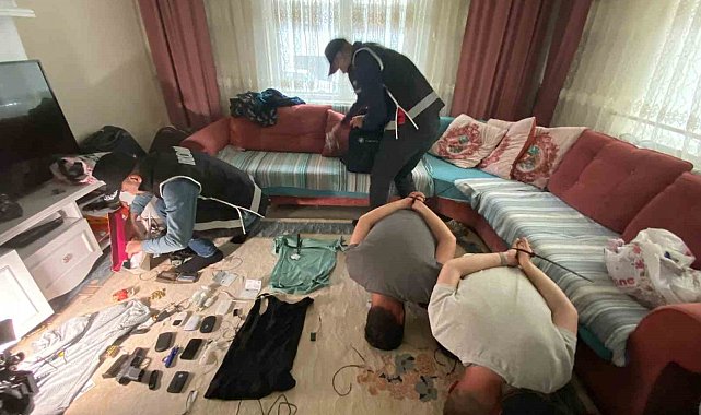 Düzenek kurup ehliyet sınavlarında kopya çeken şebekeye yönelik Ankara merkezli 29 ilde eş zamanlı operasyon