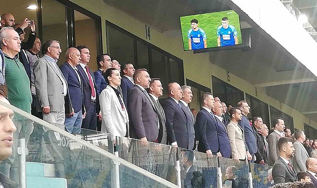 Eski bakan Çavuşoğlu play-off final maçını takip etti