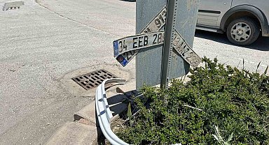 Eskişehir'de göle dönen yollarda onlarca araç plakası kaldı