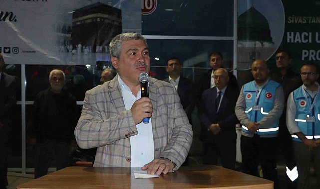 İlk hac kafilesi dualarla uğurlandı