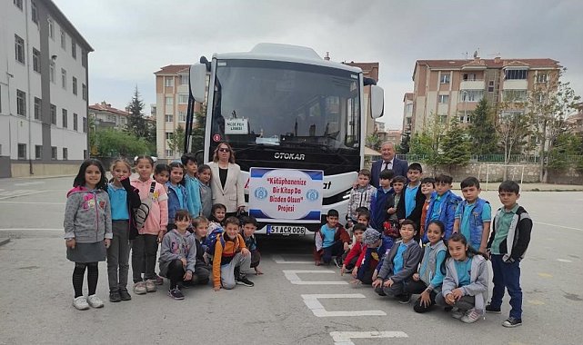 İlkokul öğrencileri köy okullarına kitap bağışladı