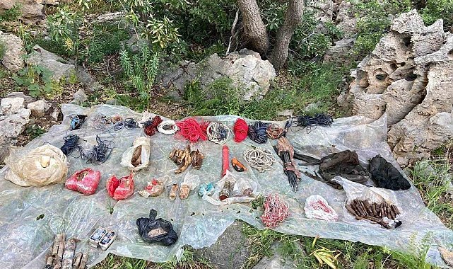 Irak'ın kuzeyinde PKK'lı teröristlere ait çok sayıda silah ve mühimmat ele geçirildi