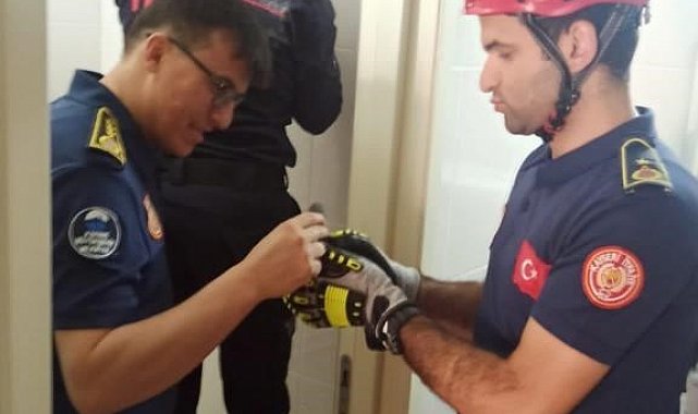 İtfaiyeden 1 saatlik güvercin kurtarma operasyonu